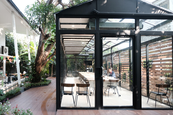 Hubba Spot Glass House